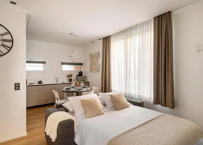 Lake Modern Suites - Free Parking
