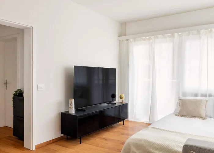 Lake Modern Suites - Free Parking