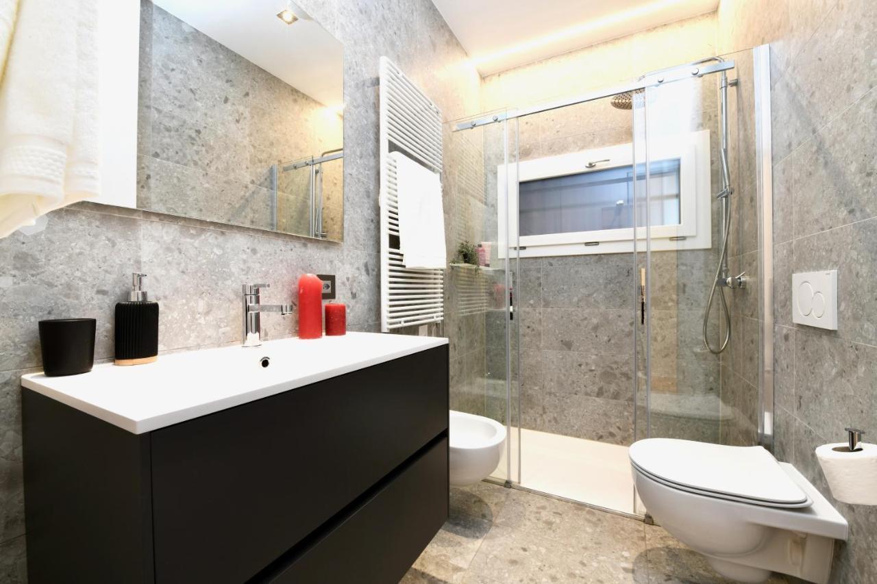 Modern - Free Parking Apartment