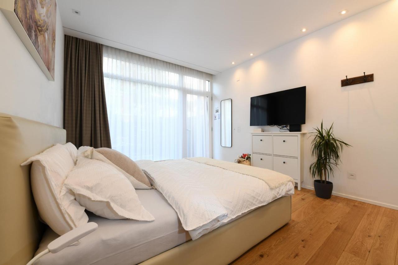 Modern - Free Parking Apartment