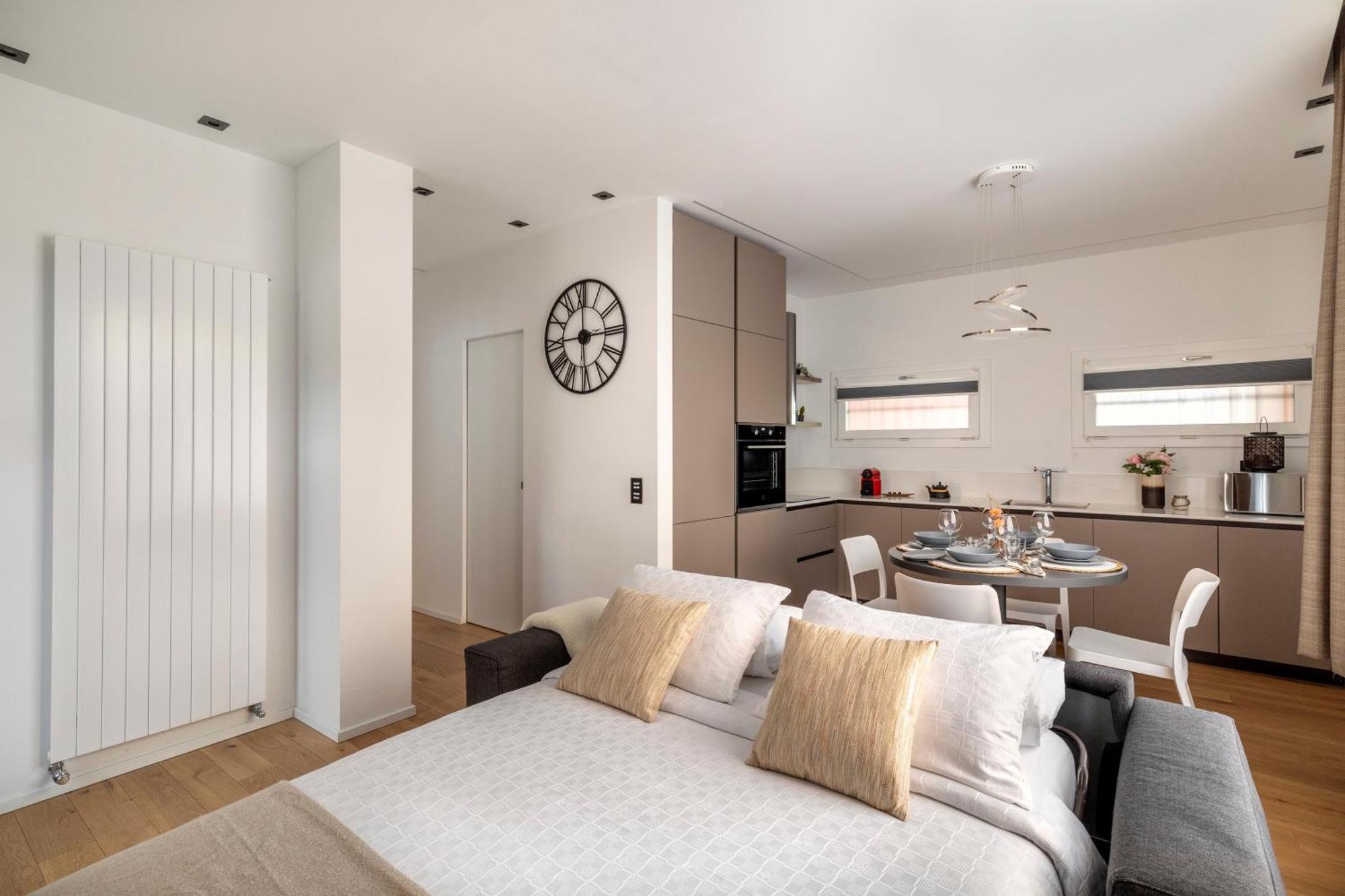 Modern - Free Parking Apartment