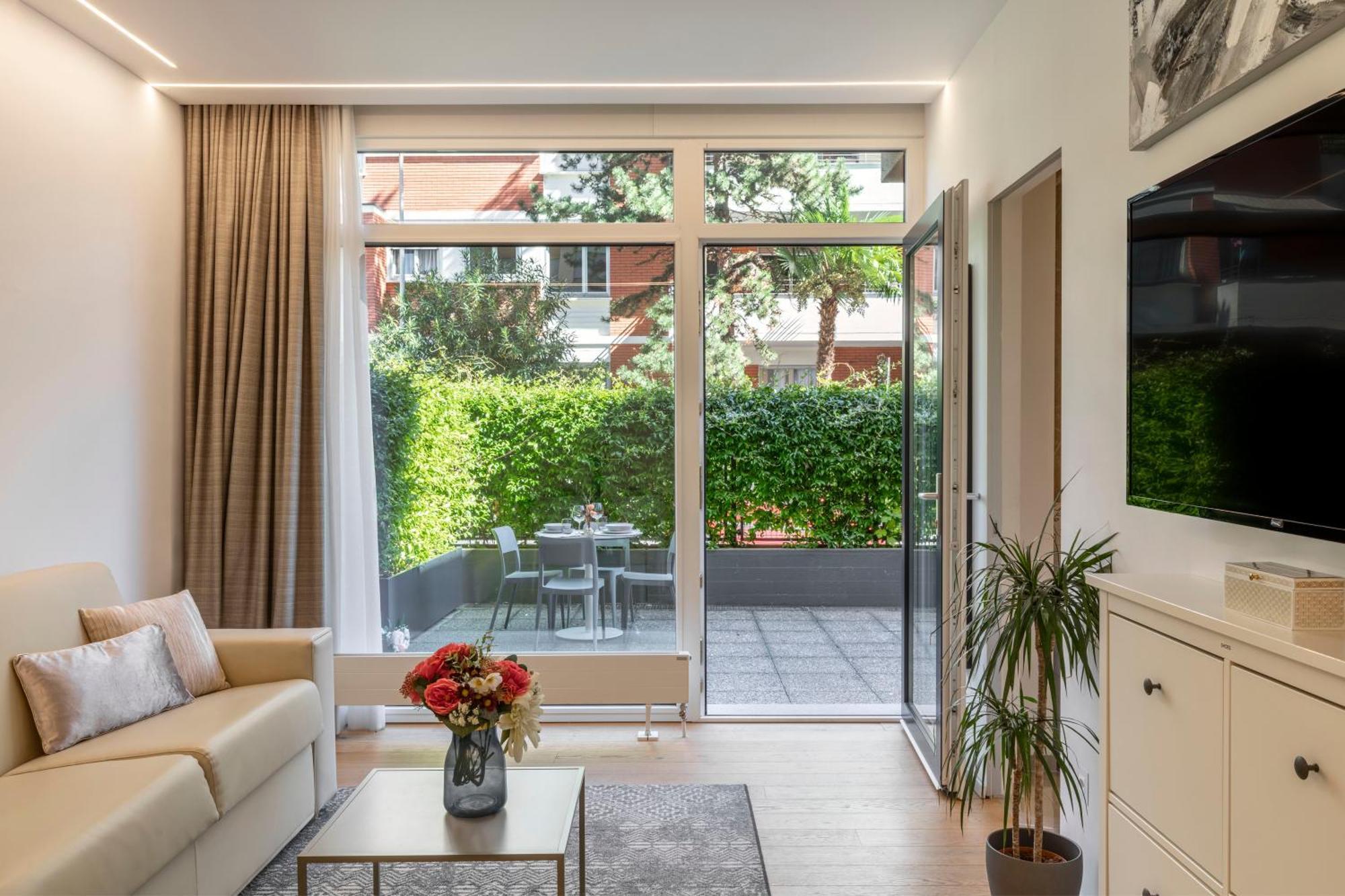 Modern - Free Parking Apartment